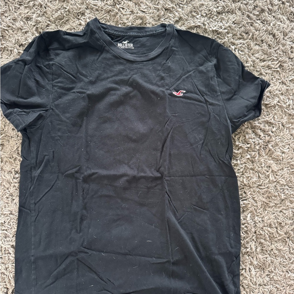 Hollister Men's Black Tee with Red Logo